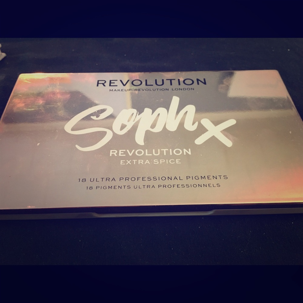Revolution x sophx extra spice palette